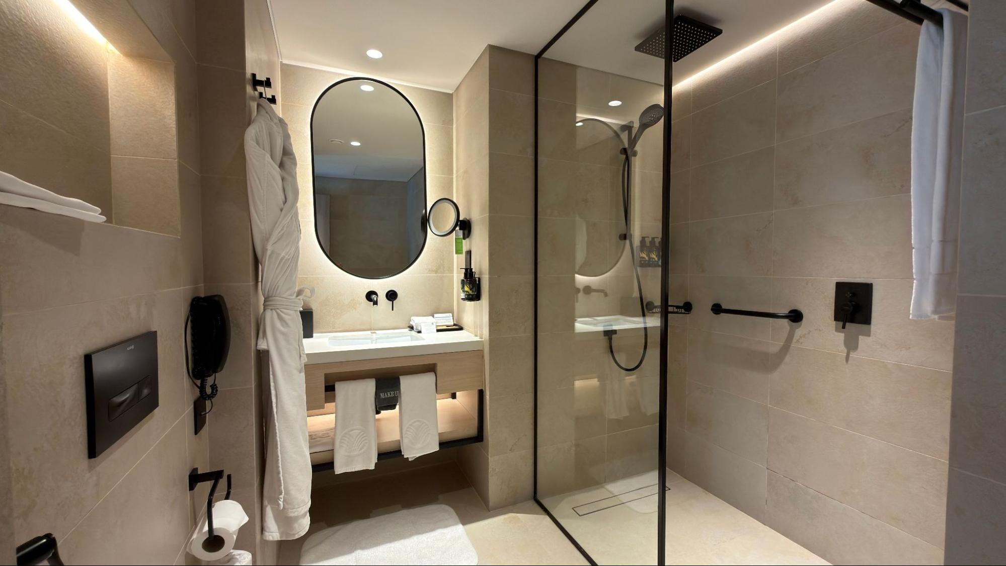 How to Deep Clean a Bathroom Using Eco-Friendly Products